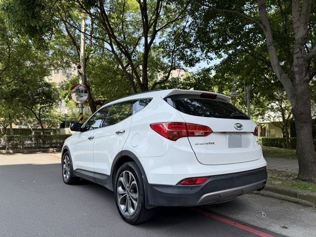 HYUNDAI現代 SANTA FE  第2張相片