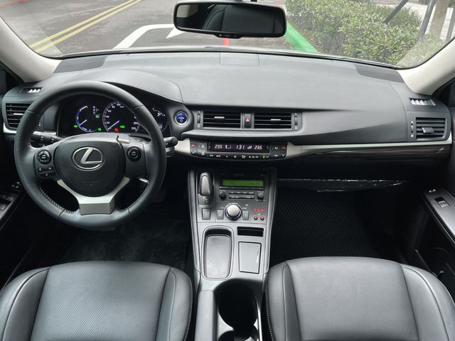 LEXUS凌志 CT200H  第5張相片