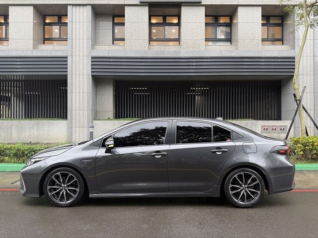 TOYOTA豐田 COROLLA ALTIS HYBRID  第3張相片