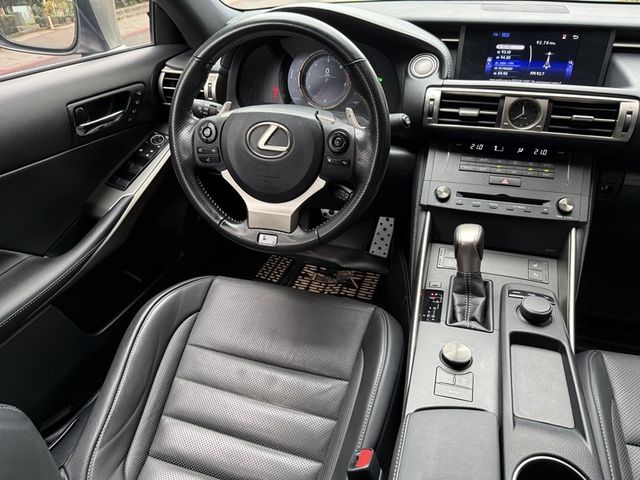 LEXUS凌志 IS200T  第4張相片