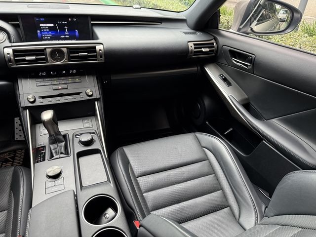 LEXUS凌志 IS200T  第5張相片