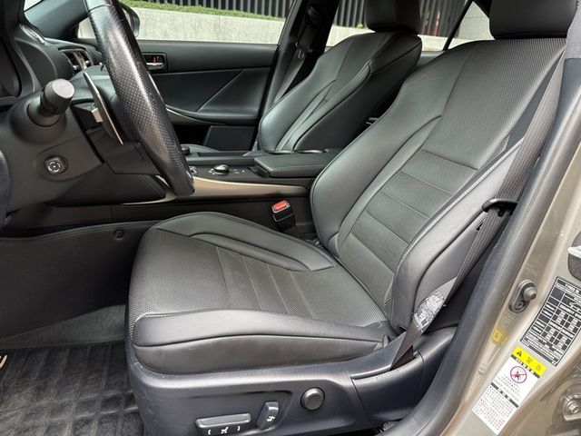 LEXUS凌志 IS200T  第6張相片
