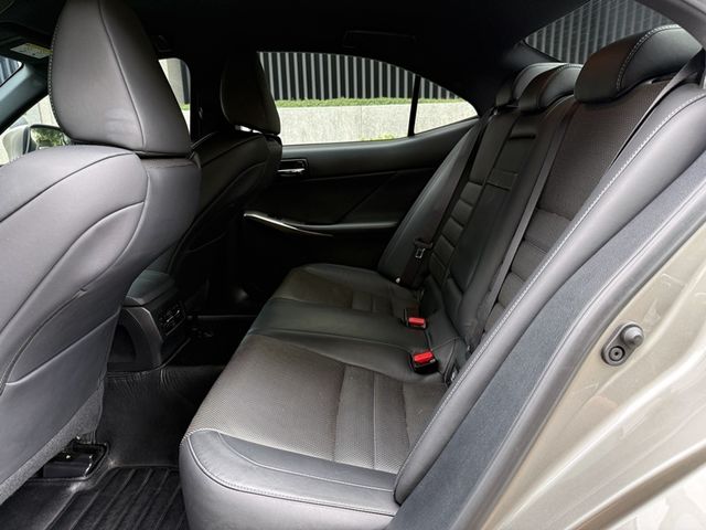 LEXUS凌志 IS200T  第7張相片