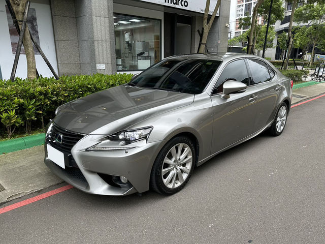 LEXUS凌志 IS 300H  第1張相片