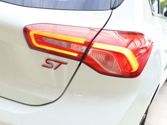 會長の店認證車☆大改款 FOCUS 1.5 ST LINE 少見賽道版/一手跑6萬/ACC跟車/自動煞停/盲點/車道偏移  第15張相片