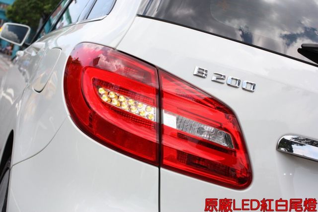 會長の店認證車☆總代理B180 1.6渦輪‧自用+里程數保證‧九安全氣囊.前後行車紀錄器  第16張相片