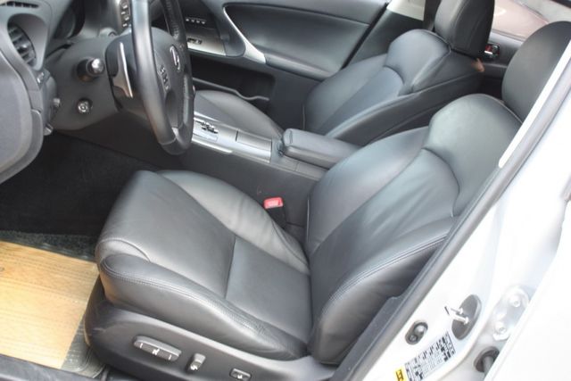 會長の店認證車/0利率專案+全車保固☆小改款IS250‧免鑰匙•自用車+保證只跑13萬公里•後檔遮陽簾‧巡跡‧智慧雙恆溫  第5張相片
