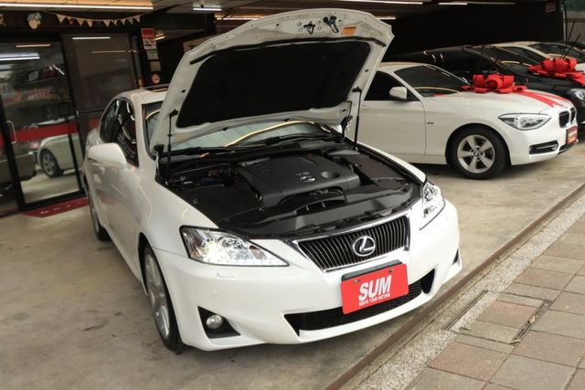 會長の店認證車/0利率專案+全車保固☆小改款IS250‧免鑰匙•自用車+保證只跑13萬公里•後檔遮陽簾‧巡跡‧智慧雙恆溫  第17張相片