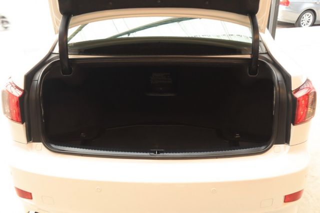 會長の店認證車/0利率專案+全車保固☆小改款IS250‧免鑰匙•自用車+保證只跑13萬公里•後檔遮陽簾‧巡跡‧智慧雙恆溫  第18張相片