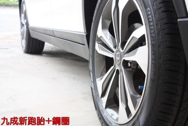 會長の店認證車/0利率專案+全車保固☆極美小改款U6 1.8‧一手車+保證跑4萬‧天窗‧影音大螢幕‧抬頭顯示器  第13張相片