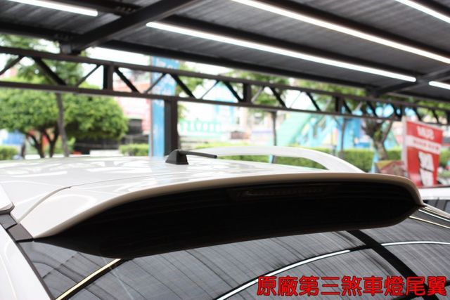會長の店認證車/0利率專案+全車保固☆極美小改款U6 1.8‧一手車+保證跑4萬‧天窗‧影音大螢幕‧抬頭顯示器  第16張相片