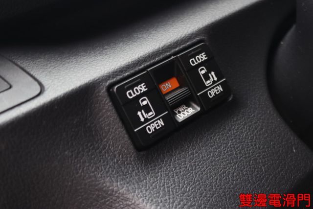 會長の店認證車/五重送專案+全車保固☆頂級尊爵雙電滑+360度環景，七人座客車～安卓大螢幕‧里程保證‧八安‧免鑰匙•巡跡  第9張相片
