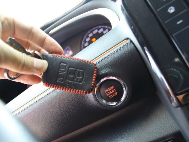 會長の店認證車/五重送專案+全車保固☆頂級尊爵雙電滑+360度環景，七人座客車～安卓大螢幕‧里程保證‧八安‧免鑰匙•巡跡  第14張相片
