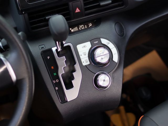 會長の店認證車/五重送專案+新車保固☆小改款少見七人座客車～頂級八安1.8S‧免鑰匙+雙側滑門•LED尾燈‧巡跡‧大螢幕  第12張相片