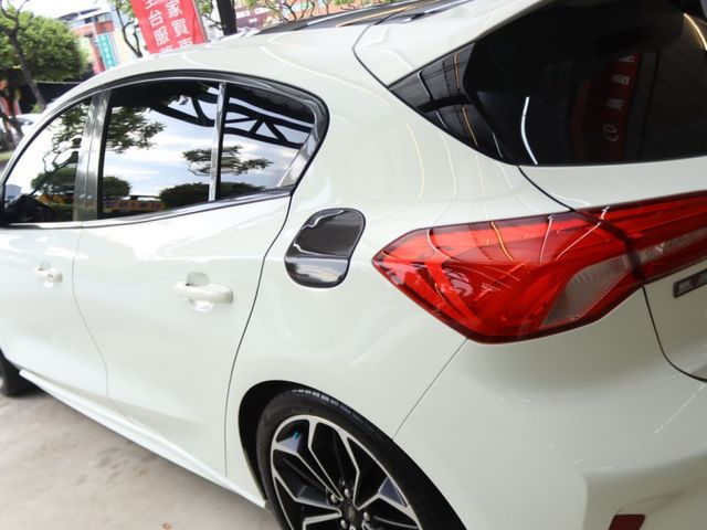 會長の店認證車/☆獨家全車保固＋三年保固/少見旗艦ST-LINE 1.5空力套件/原廠保養/大螢幕/免鑰/新車92.9  第16張相片
