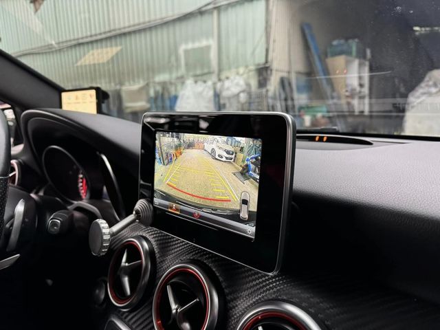 會長の店認證車/五重送專案☆17年型總代理小改款A180 AMG‧免鑰匙+選配HK音響.電動座椅.倒車顯影‧避震+排氣管  第14張相片