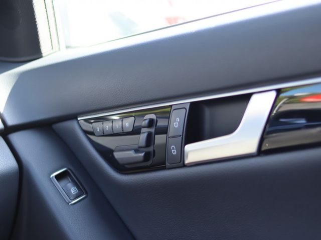 會長の店認證車/車主花了10幾萬耗材皆已更換☆總代理C200CGI 1.8•一手車保證跑10萬，定速•電動記憶椅.恆溫  第12張相片