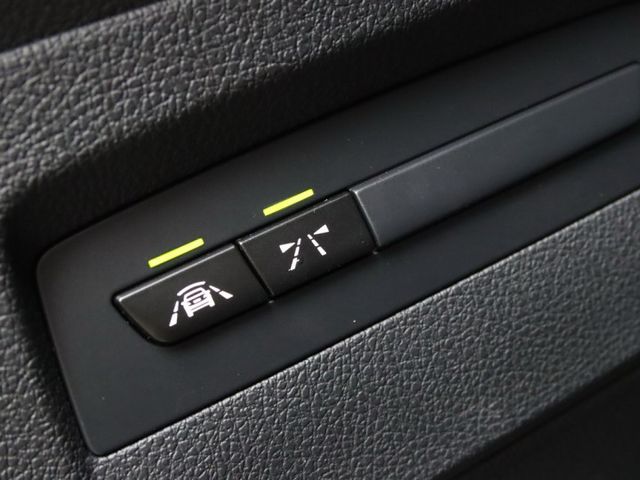 會長の店認證車/一年保固☆極美總代理小改款電子煞停+車道偏移.一手保證只跑3萬7千（有保養紀錄）‧倒車顯影+導航  第9張相片