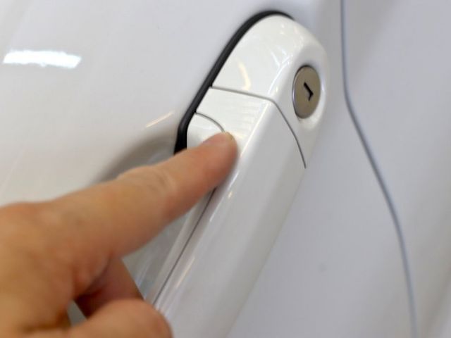 會長の店認證車/一年保固☆極美總代理小改款電子煞停+車道偏移.一手保證只跑3萬7千（有保養紀錄）‧倒車顯影+導航  第12張相片