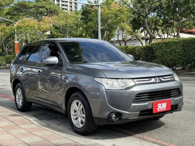 會長の店認證車/獨家給二年保固☆本月優惠價～小改款 2.4 ‧有定速‧恆溫空調‧選配安卓大螢幕‧胎壓偵測器  第1張相片