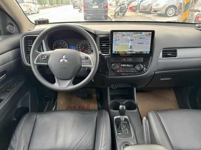 會長の店認證車/獨家給二年保固☆本月優惠價～小改款 2.4 ‧有定速‧恆溫空調‧選配安卓大螢幕‧胎壓偵測器  第3張相片