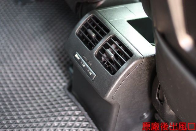 會長の店認證車/二年保固+全車保固☆少見有旗艦正七人座‧獨有雙電動滑門.六安+定速.電動天窗+電動椅‧三台大螢幕  第12張相片