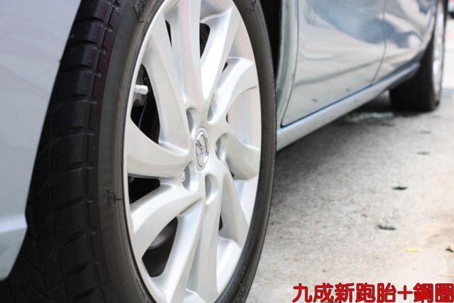 會長の店認證車/二年保固+全車保固☆少見有旗艦正七人座‧獨有雙電動滑門.六安+定速.電動天窗+電動椅‧三台大螢幕  第16張相片