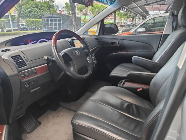 會長の店認證車/獨有二年保固☆小改款空力套件+獨有頂級九安培力亞3.5～‧免鑰匙‧雙電動滑門•電尾門‧巡跡‧前+後大螢幕  第4張相片