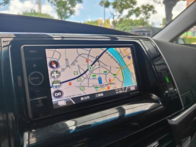 會長の店認證車/獨有二年保固☆小改款空力套件+獨有頂級九安培力亞3.5～‧免鑰匙‧雙電動滑門•電尾門‧巡跡‧前+後大螢幕  第10張相片
