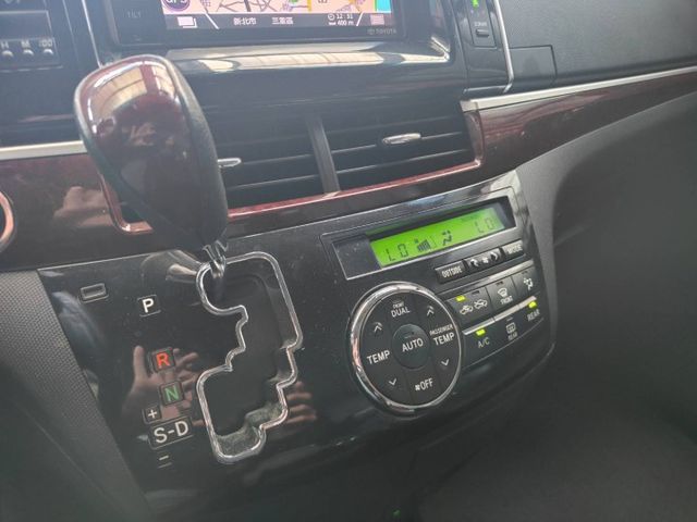 會長の店認證車/獨有二年保固☆小改款空力套件+獨有頂級九安培力亞3.5～‧免鑰匙‧雙電動滑門•電尾門‧巡跡‧前+後大螢幕  第11張相片