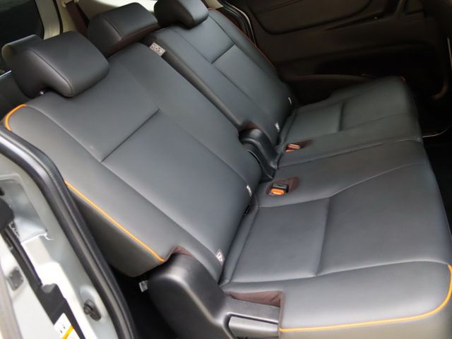 會長の店認證車☆新進整備中★小改款七人座保證只跑4萬‧雙電動滑門‧八安‧自動煞車警示‧循跡防滑‧車道偏移  第4張相片