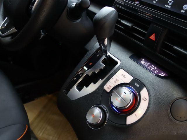 會長の店認證車☆新進整備中★小改款七人座保證只跑4萬‧雙電動滑門‧八安‧自動煞車警示‧循跡防滑‧車道偏移  第11張相片