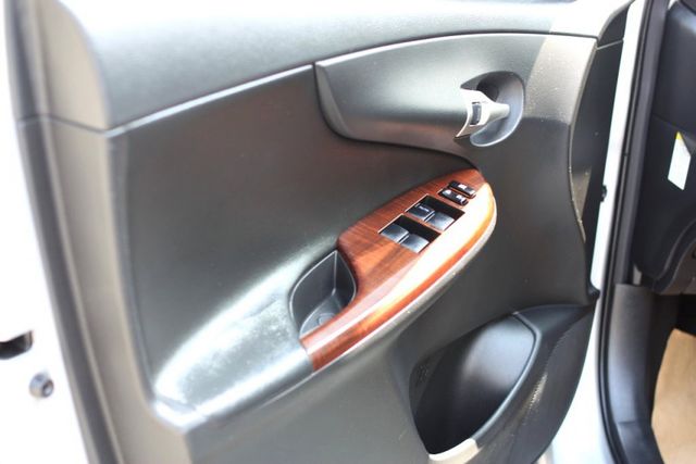 會長の店認證車☆獨家一年保固～純女用自用車保證只跑13萬/定速/小改款/黑皮椅/恆溫空調/美到冒泡  第5張相片