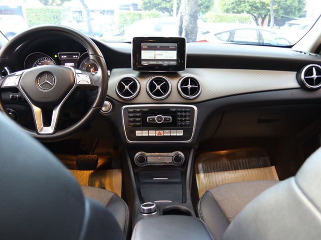 會長の店認證車/五重送專案☆總代理小改款GLA180‧免鑰匙.電動座椅.倒車顯影‧電動尾門  第3張相片