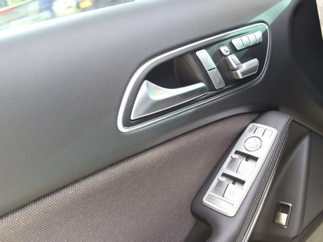 會長の店認證車/五重送專案☆總代理小改款GLA180‧免鑰匙.電動座椅.倒車顯影‧電動尾門  第10張相片