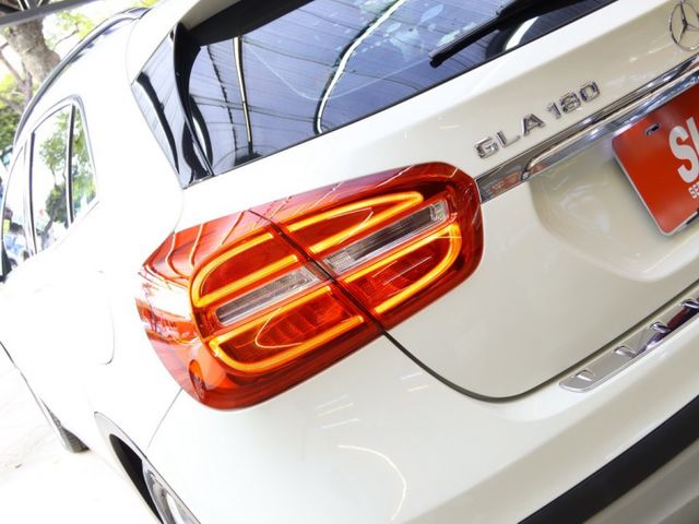 會長の店認證車/五重送專案☆總代理小改款GLA180‧免鑰匙.電動座椅.倒車顯影‧電動尾門  第17張相片
