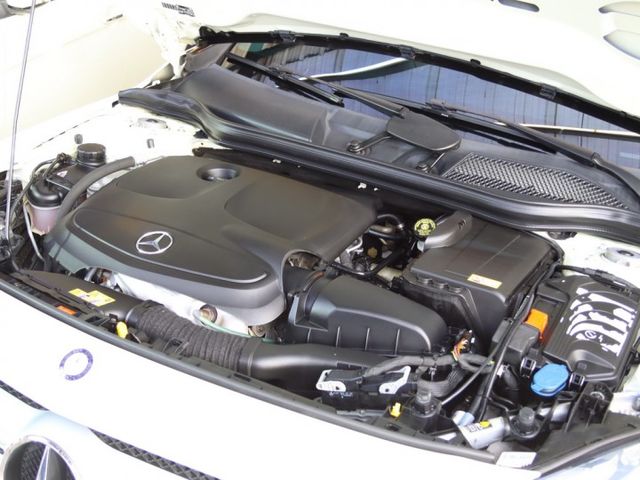 會長の店認證車/五重送專案☆總代理小改款GLA180‧免鑰匙.電動座椅.倒車顯影‧電動尾門  第18張相片