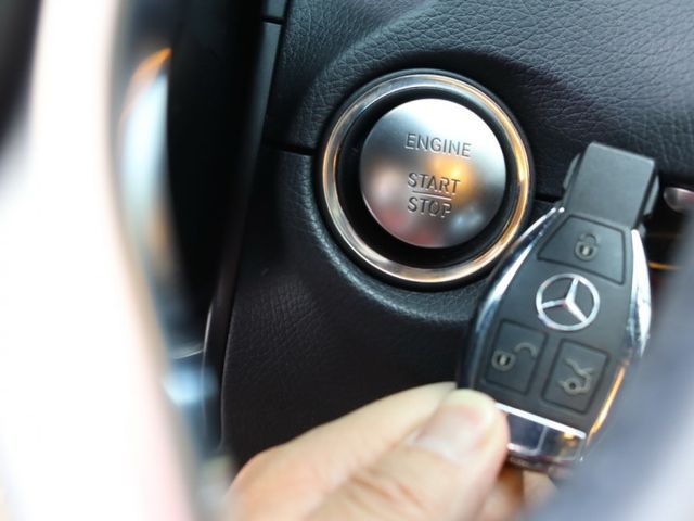 會長の店認證車☆總代理小改款 BENZ E250 Coupe.一手跑十萬.免鑰匙.全景天窗.雙前電動椅  第7張相片