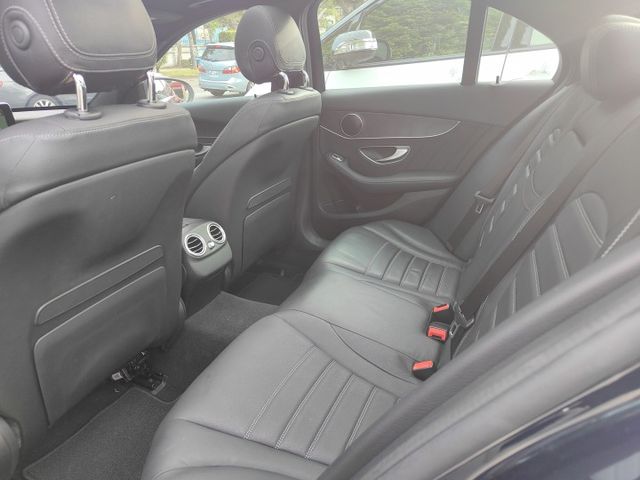 會長の店認證車/朋友託售～二年保固☆旗艦小改款C250 AMG黑沈木•自用車+只跑6萬多公里/選配全景天窗/選配大螢幕  第5張相片