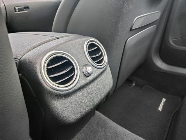 會長の店認證車/朋友託售～二年保固☆旗艦小改款C250 AMG黑沈木•自用車+只跑6萬多公里/選配全景天窗/選配大螢幕  第11張相片