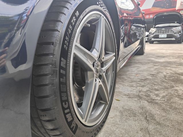 會長の店認證車/朋友託售～二年保固☆旗艦小改款C250 AMG黑沈木•自用車+只跑6萬多公里/選配全景天窗/選配大螢幕  第16張相片