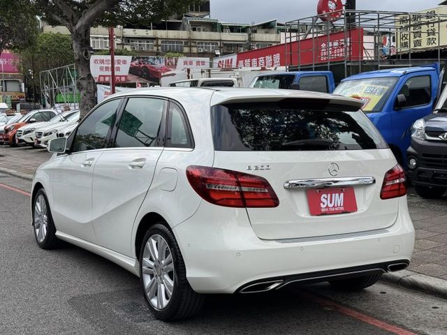 會長の店認證車/五重送專案☆小改款總代理B200‧免鑰‧全景天窗‧電動記憶座椅.導航+倒車顯影  第2張相片