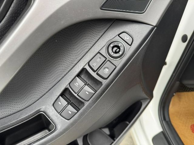 會長の店認證車☆獨家2年保固～1.8小改款/純女用自用車保證只跑5萬公里/黑皮椅/恆溫空調/美到冒泡  第9張相片