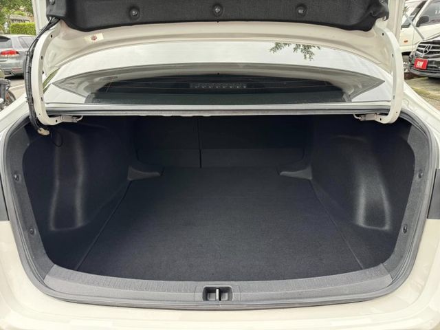 會長の店認證車☆自用車證只跑5萬公里，ACC跟車+車道偏移，AEB自動煞停，恆溫空調  第13張相片