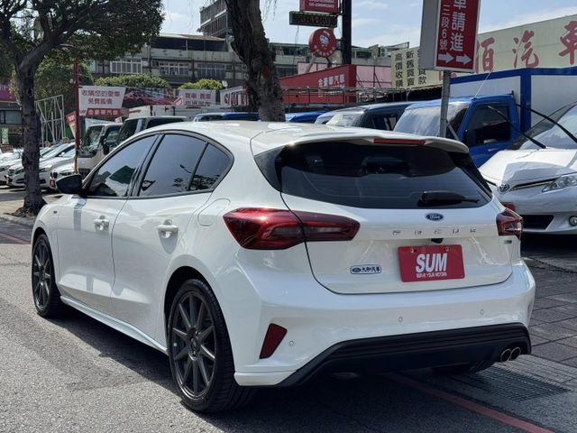 會長の店認證車☆25年式新車保固.一手只跑9000公里★ACC跟車/車道偏移/電動座椅/無線充電/B&O音響  第2張相片