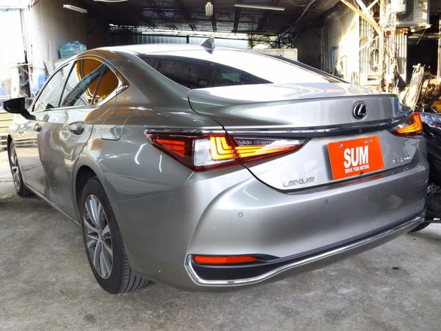 會長の店認證車☆客戶換購瑪莎拉蒂/大改款車款‧一手女用車+保證保證只跑8萬公里.ACC跟車＋車道偏移，倒車顯影，極美車況  第2張相片