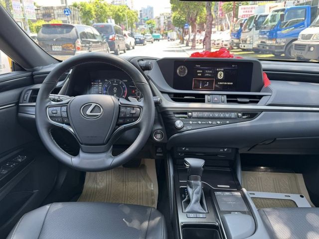 會長の店認證車☆客戶換購瑪莎拉蒂/大改款車款‧一手女用車+保證保證只跑8萬公里.ACC跟車＋車道偏移，倒車顯影，極美車況  第3張相片