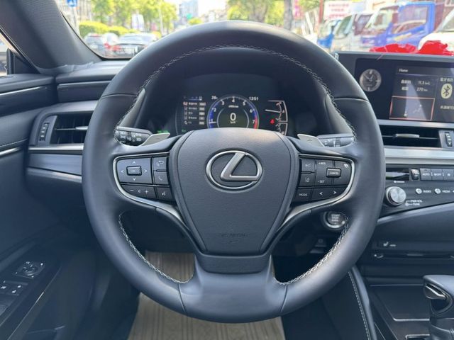 會長の店認證車☆客戶換購瑪莎拉蒂/大改款車款‧一手女用車+保證保證只跑8萬公里.ACC跟車＋車道偏移，倒車顯影，極美車況  第6張相片