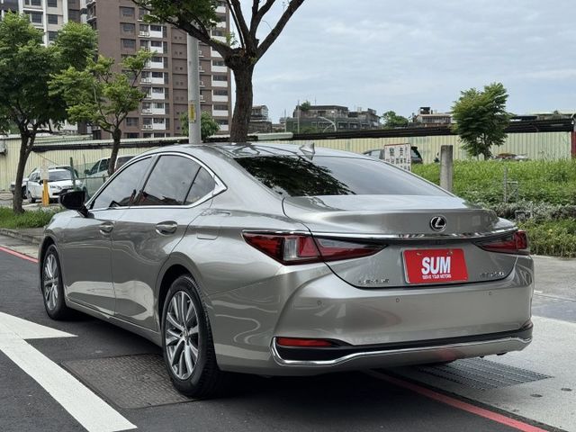 會長の店認證車☆客戶換購瑪莎拉蒂/大改款車款‧一手女用車+保證保證只跑8萬公里.ACC跟車＋車道偏移，倒車顯影，極美車況  第2張相片