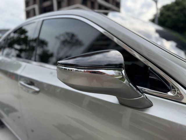 會長の店認證車☆客戶換購瑪莎拉蒂/大改款車款‧一手女用車+保證保證只跑8萬公里.ACC跟車＋車道偏移，倒車顯影，極美車況  第13張相片
